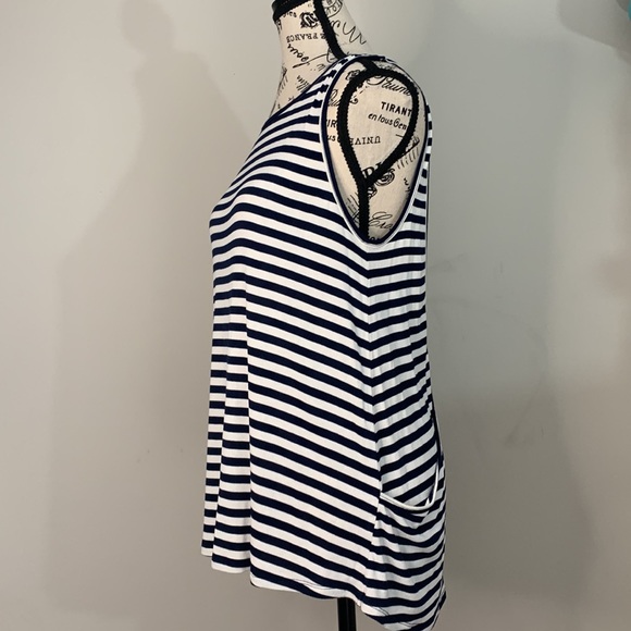 Share Macy Tank Lovers and Friends Color: Navy Stripe
Size: S - Picture 4 of 11